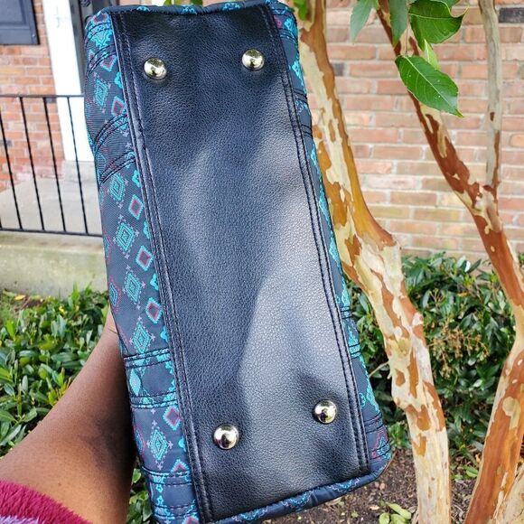 NWT Hadaki Nola Vegan Small Duffle Messenger Bag. - Picture 7 of 15